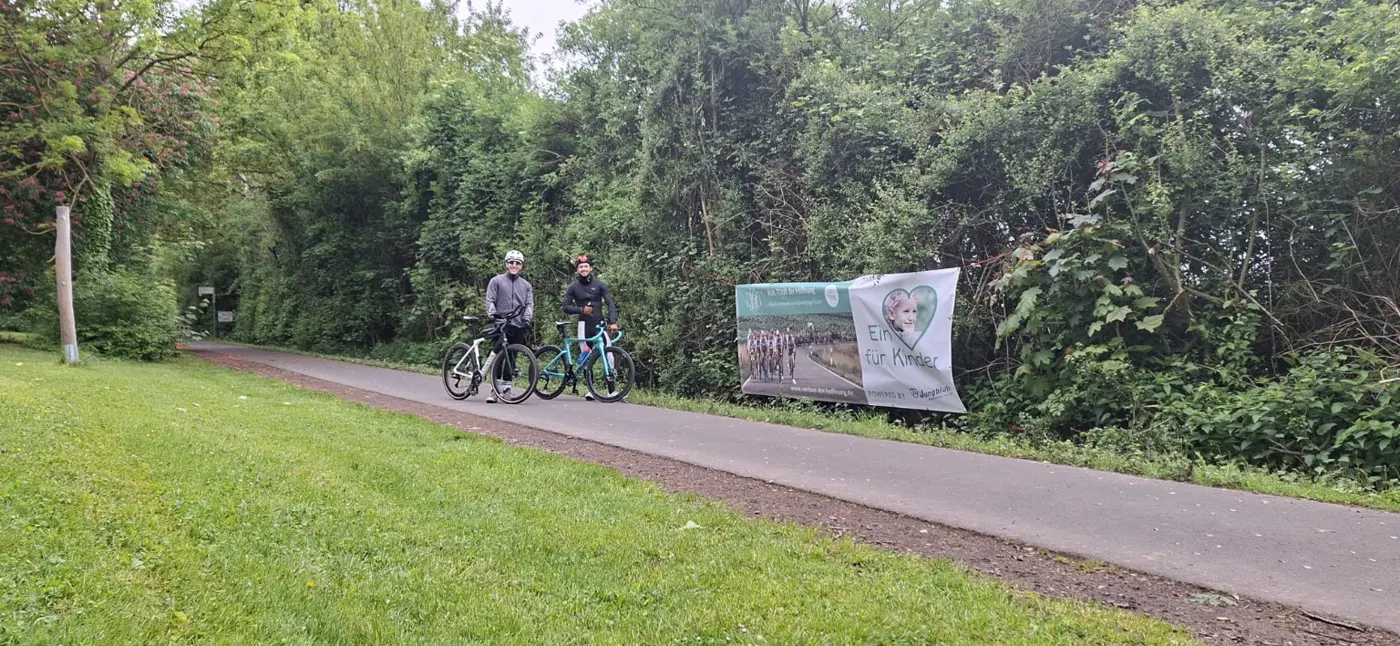 Zwei Radfahrer bei den ersten Maifelder Loops